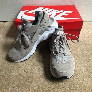 Air Haurache Cobblestone Grey
